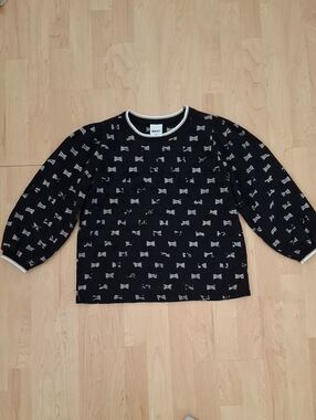 WANT Seoul Black Elbow Length Sleeve Top with Gold Bow Velvet Print